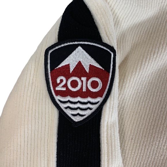 Hudson’s Bay Co. Olympic Canada 2010 Vancouver Boys 10/12 Pull Over Sweater - Picture 2 of 9